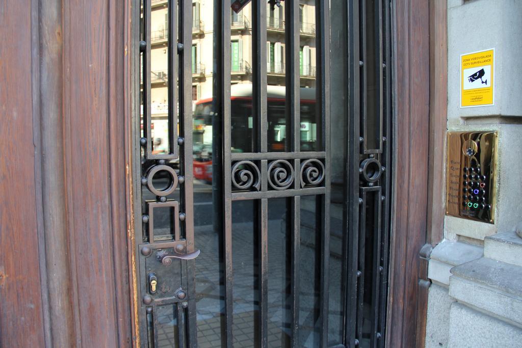 Alternative Creative Youth Hostel Barcelona Exterior photo